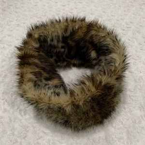 💕2 for $25 Express faux fur infinity scarf EUC